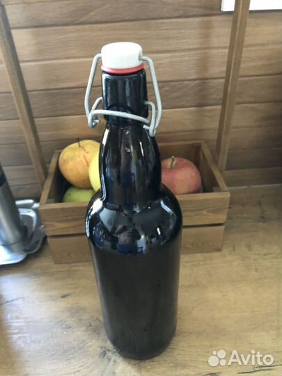 Стекляна бутылка с бюгельной пробкой