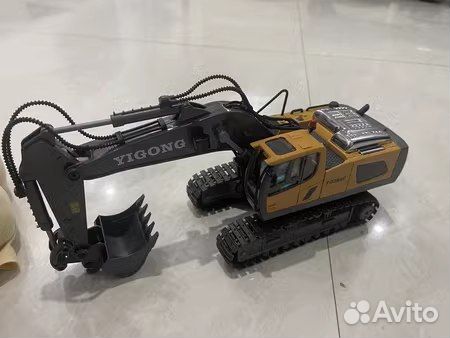Экскаватор на радиоуправлении