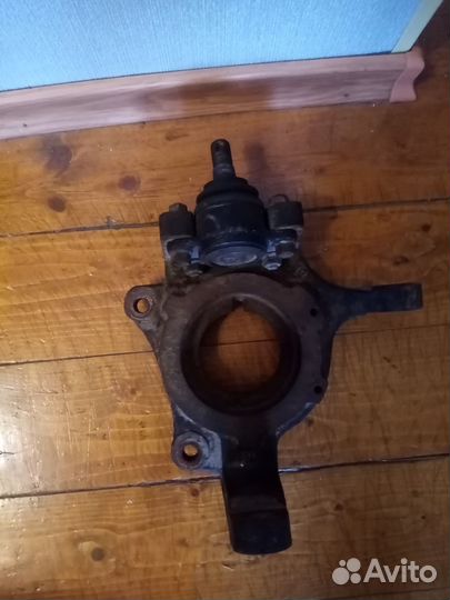 Кулак поворотный передний левый на Ssang Yong