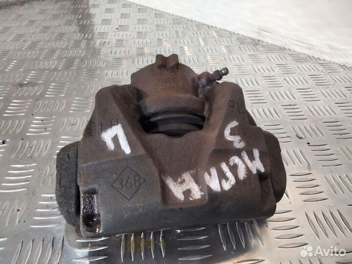 Суппорт передний левый Renault Megane III