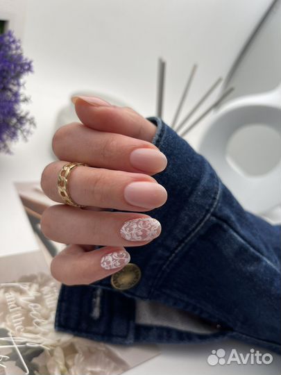 Модель на маникюр