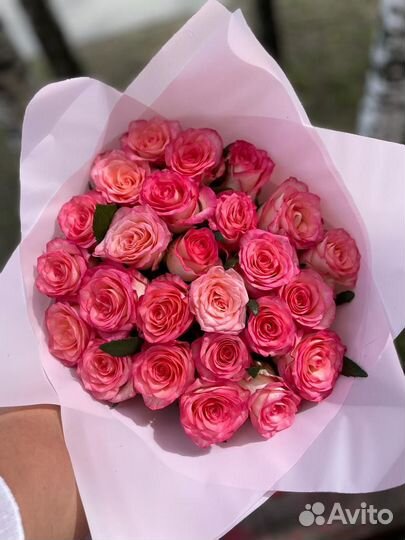 25 роз с оформлением