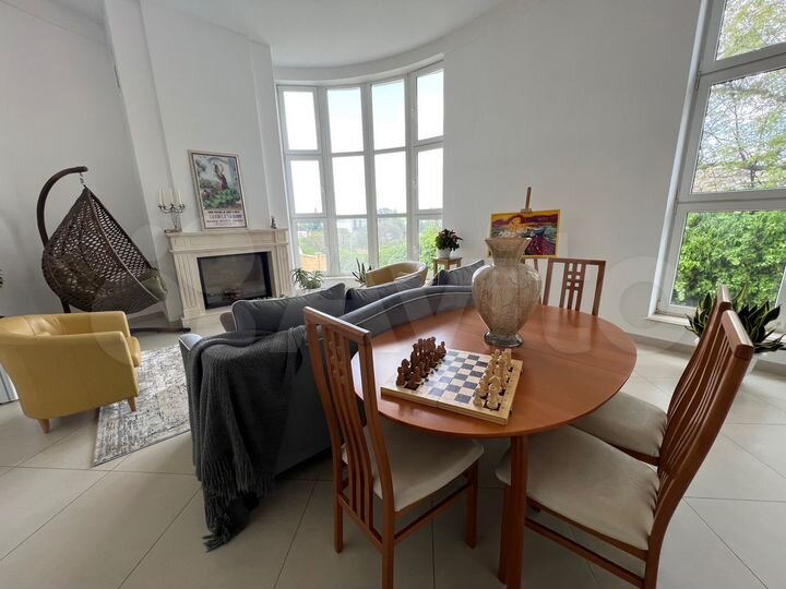 Дом 412 м² на участке 16 сот.