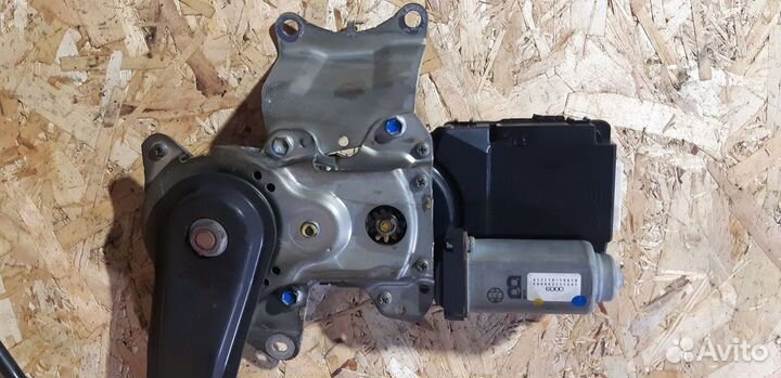 Механизм подъема двери/крышки багажника Infiniti Q