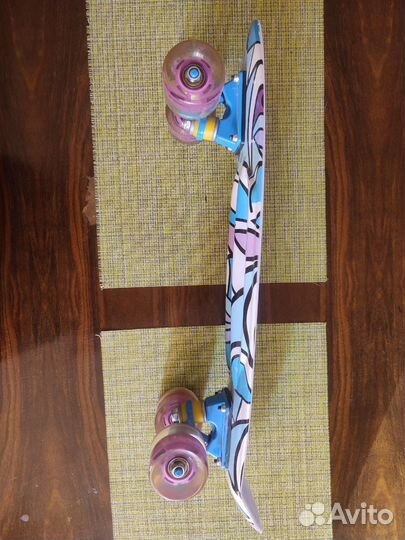 Скейтборд подростковый новый. (колеса светящиеся)