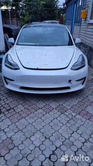 Фары передние левая и правая на Tesla Model 3