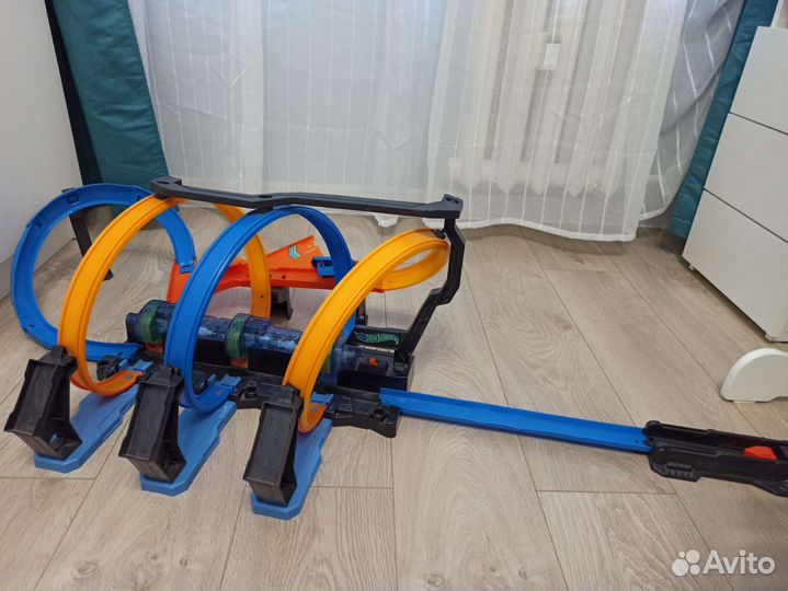 Hot wheels Винтовое столкновение FTB65