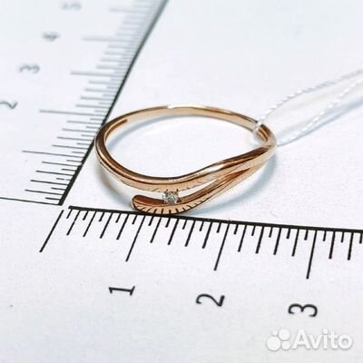 Золотое кольцо с камнем 19р