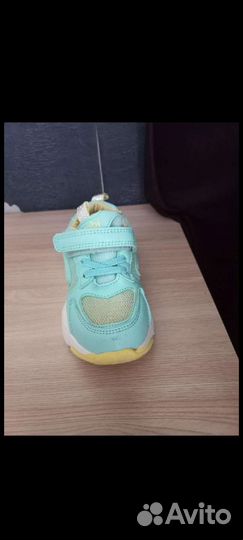 Кроссовки для девочки