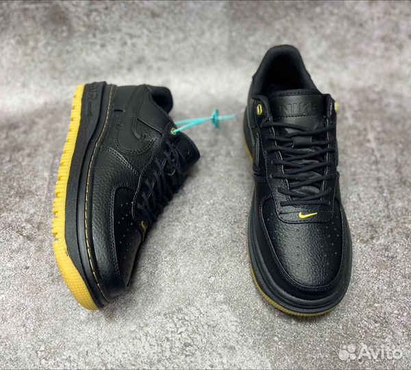 Nike Air Force 1 Luxe black gum