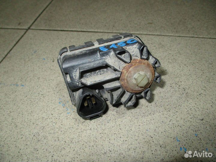 Моторчик корректора фары Toyota Corolla (E150)