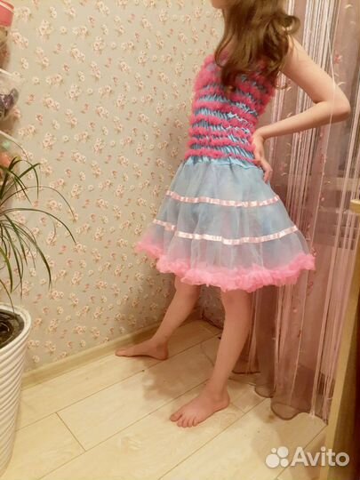 Платье нарядное для девочки 140