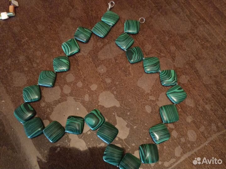 Бусы из малахита