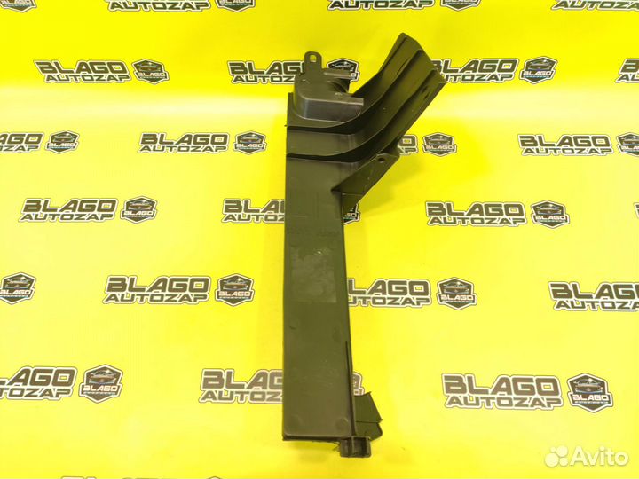 Дефлектор Радиатора левый Qashqai J10 06-13г Кашка