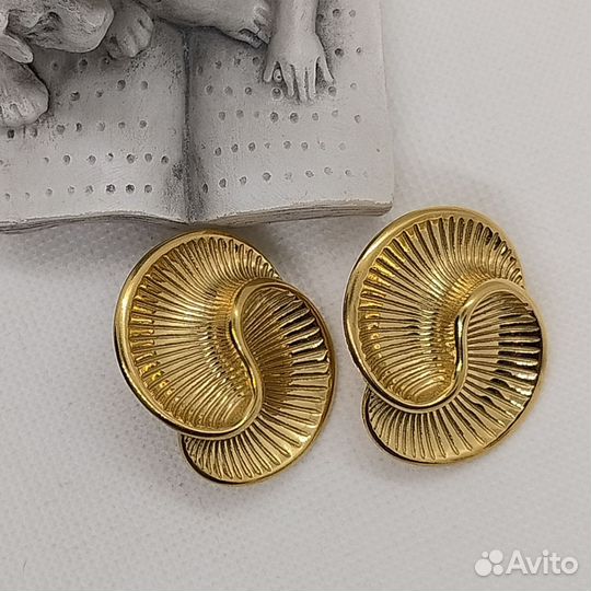 Стильные серьги