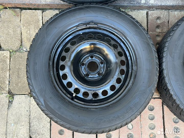 Kumho I’ZEN RV stud 215/65 R16 5*105 цо56,6