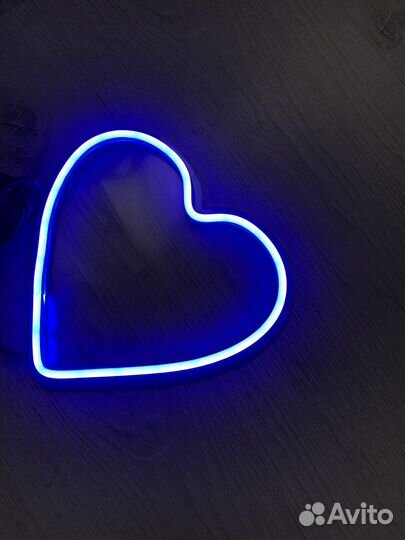 Неоновое сердце