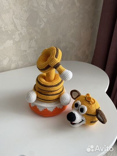 Вязаная игрушка пирамидка тигр