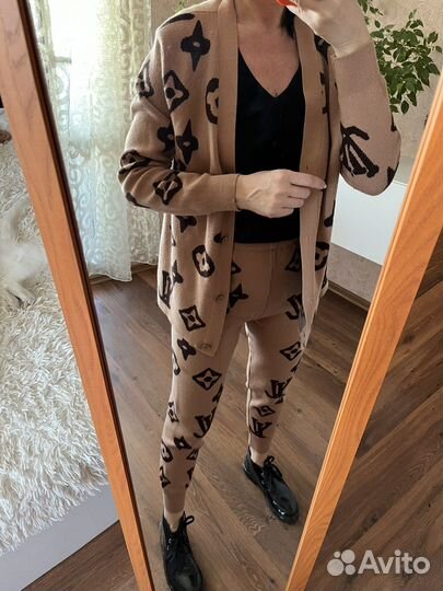 Костюм женский