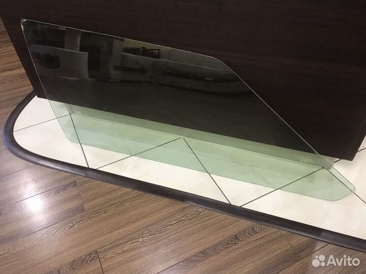 Стекло переднее правое на Mitsubishi Galant