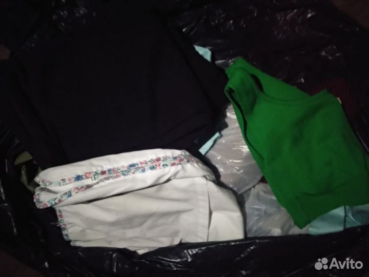 Пакетом женские вещи