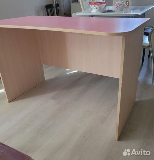 Детский письменный стол