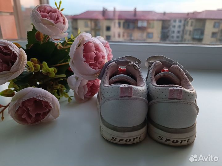 Кроссовки для девочки