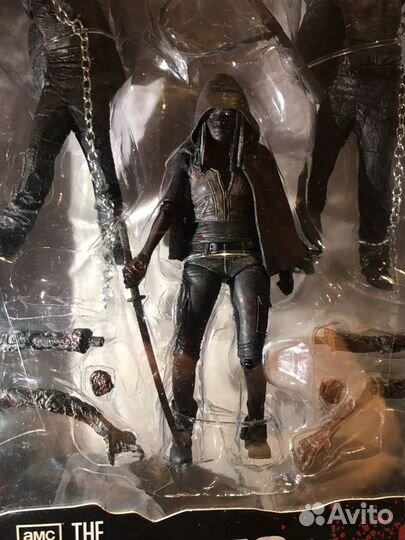 THE walking dead michonne with zombies