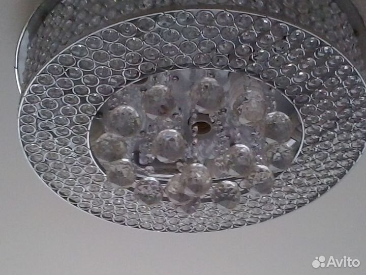 Продам люстру