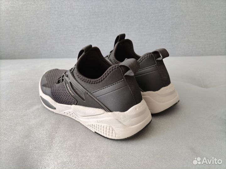 Продам кроссовки детские для мальчика