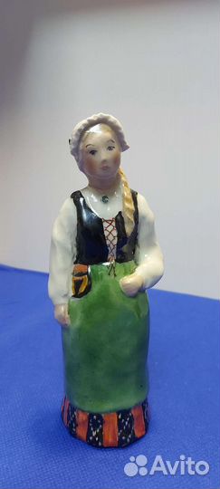 Винтажная статуэтка финская девушка