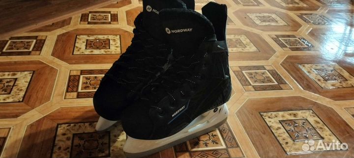 Коньки хоккейные