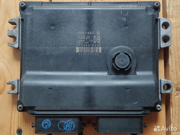 Блок управления двигателем Suzuki 33921-65J1