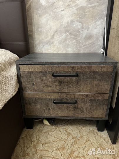 Тумбочка прикроватная