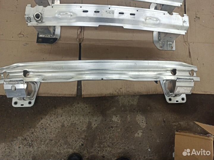 Audi Q7 4M Усилитель бампера заднего