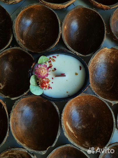 Арома свеча в кокосе ручной работы в подарок