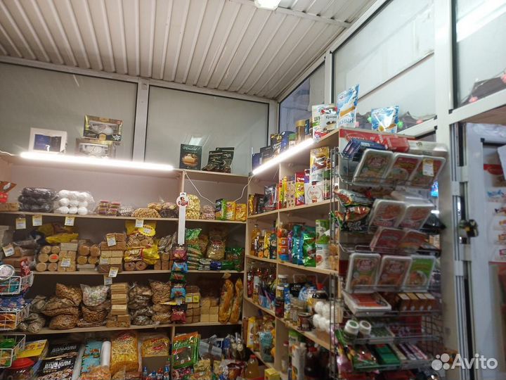 Магазин кондитерских и бакалейных товаров