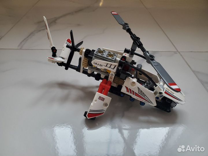 Lego Technic Сверхлёгкий вертолёт 42057