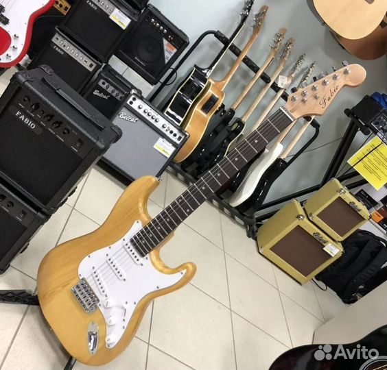 Электрогитара Новая ST100 N