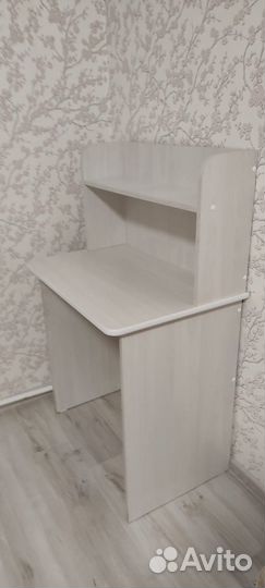 Стол маленький компьютерный/рабочий