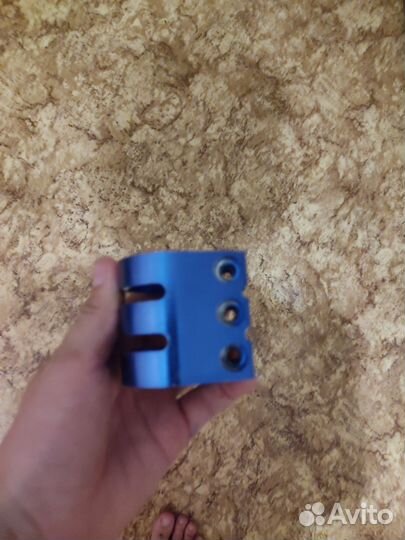 Зажим для трюкового самоката