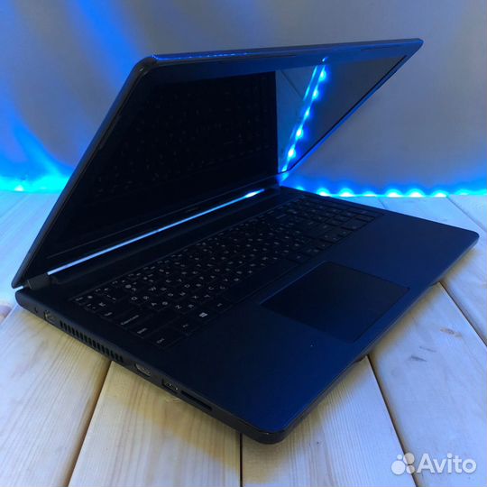 Ноутбук Dell P51F