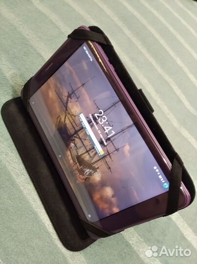Планшет почти новый Андроид 8