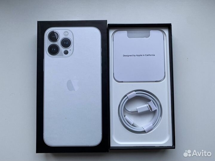 Коробка от iPhone 13 pro max и 4 чехла