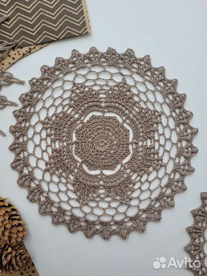 Салфетка бежевая рельефная с люрексом 22 см