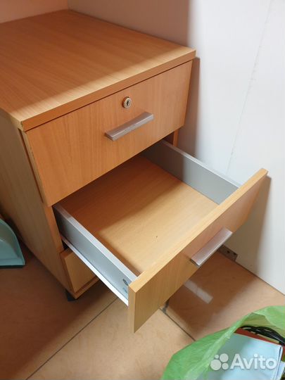 Тумбочка офисная выкатная