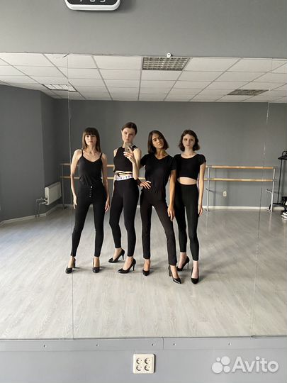 Преподаватель дефиле, постановщик показов