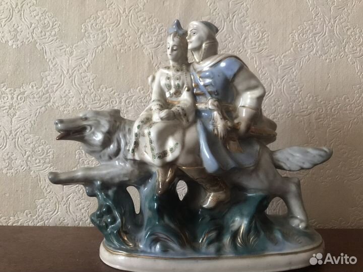 Фарфоровая статуэтка Иван Царевич на сером волке