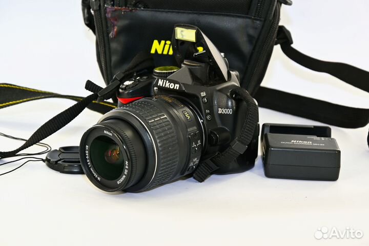 Nikon D3000 10.2MP зеркалка Kit AF-S 18-55