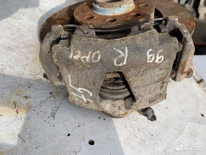 Суппорт передний правый Opel Vectra B